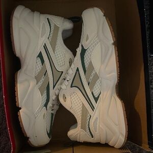 Reebok Men's Cream and Green Sneakers